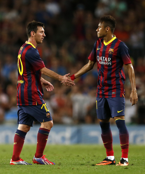 随着她继续 随着她继续